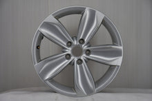 Load image into Gallery viewer, 1x Alufelge 17 Zoll 7.0" 5x112 40ET Glanz Silber 3G0601025BR VW Passat Rim Wheel FEL4312416862lp