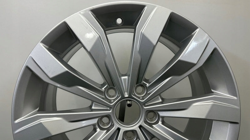 1x Alufelge 17 Zoll 7.0" 5x112 45ET Glanz Silber 2GA601025J VW Rim Wheel FEL1098453431ih