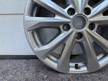Load image into Gallery viewer, 1x Alufelge 17 Zoll 6.5" 5x112 49ET 2K7601025A VW Passat Golf I Rim Wheel FEL4095892542hh