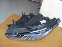 Laden Sie das Bild in den Galerie-Viewer, Frontscheinwerfer Skoda Enyaq 5LB941015A Links Scheinwerfer Headlight