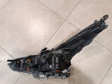 Laden Sie das Bild in den Galerie-Viewer, Frontscheinwerfer Toyota Prius Rechts Scheinwerfer Headlight