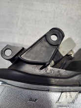 Laden Sie das Bild in den Galerie-Viewer, Frontscheinwerfer Toyota Avensis 10100-17685 Links Scheinwerfer Headlight SCH5249395716iv