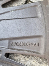 Laden Sie das Bild in den Galerie-Viewer, 1x Alufelge 17 Zoll 6.5&quot; 5x112 3V0601025AH Skoda Superb Rim Wheel