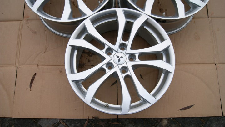 1x Alufelge 18 Zoll 7.5" 5x114.3 39ET Mitsubishi Rim Wheel FEL2205654825gu