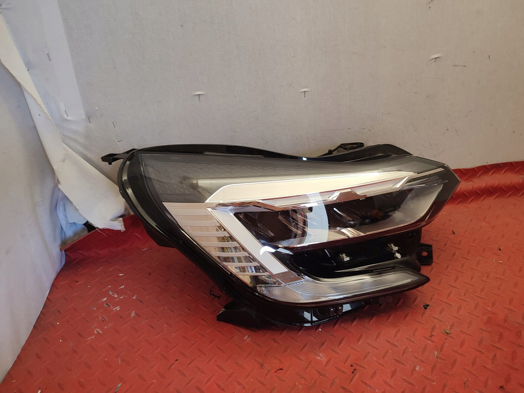 Frontscheinwerfer Renault Captur II 260104095R 013930-02 Full LED Rechts