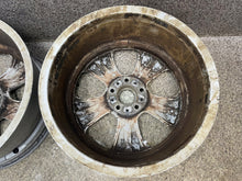 Laden Sie das Bild in den Galerie-Viewer, 1x Alufelge 19 Zoll 9.0" 5x120 48ET Silber 6772247 BMW X5 E70 E71 Rim Wheel FEL9717014840es