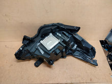 Laden Sie das Bild in den Galerie-Viewer, Frontscheinwerfer Renault Clio V 260604183R LED Links Scheinwerfer Headlight SCH7546708449sp