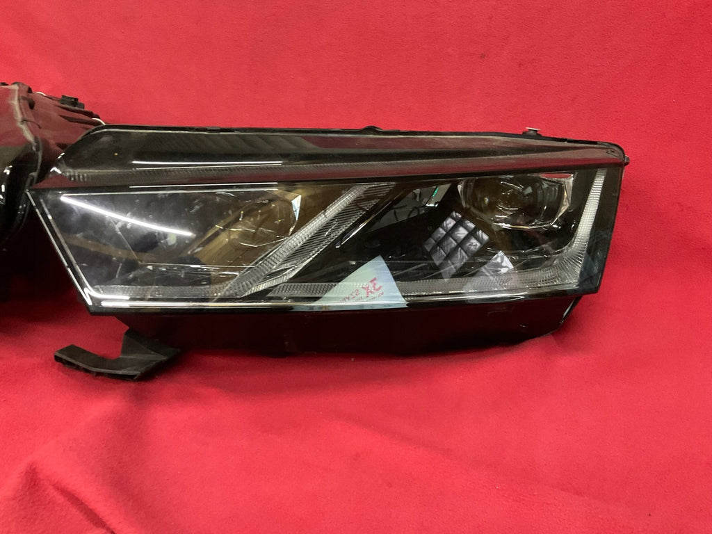 Frontscheinwerfer Skoda Octavia IV 5E4941016A 5E4941015A LED Rechts oder Links SCH4106517302cl