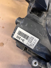 Laden Sie das Bild in den Galerie-Viewer, Frontscheinwerfer Toyota Auris 81150-02K30 8115002K30 LED Links Headlight