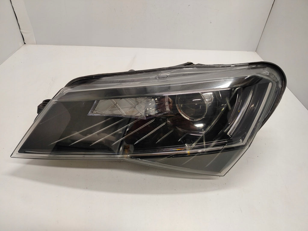 Frontscheinwerfer Skoda Superb III 3V1941015B Xenon Rechts oder Links