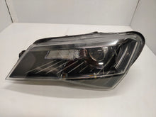 Load image into Gallery viewer, Frontscheinwerfer Skoda Superb III 3V1941015B Xenon Rechts oder Links