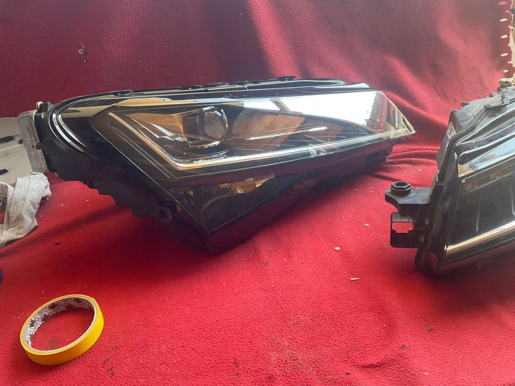 Frontscheinwerfer Skoda 3V1941015D 3V1941016D LED Ein Satz Headlight