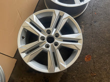 Laden Sie das Bild in den Galerie-Viewer, 1x Alufelge 17 Zoll 7.0" 5x112 45ET 81A60105AJ Audi Rim Wheel FEL7664260047jf