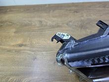 Load image into Gallery viewer, Frontscheinwerfer Toyota Yaris Links Scheinwerfer Headlight