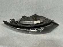 Laden Sie das Bild in den Galerie-Viewer, Frontscheinwerfer Land Rover I Sport Discovery FK72-13W029-EG Xenon Rechts SCH6932131531mq