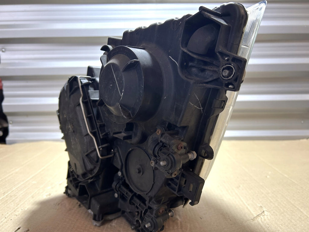 Frontscheinwerfer Mercedes-Benz A9608200739 Rechts Scheinwerfer Headlight SCH8720858808zz