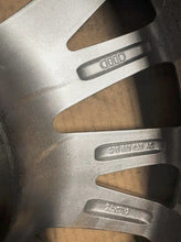 Load image into Gallery viewer, 1x Alufelge 17 Zoll 7.0" 5x112 42ET Glanz 4F0601025AC Audi C6 Rim Wheel FEL5648233606tg