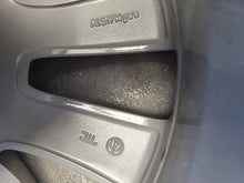Load image into Gallery viewer, 1x Alufelge 16 Zoll 6.5" 5x112 44ET Glanz Silber 561601025 VW Passat B7 Golf Vii FEL4763448837ht