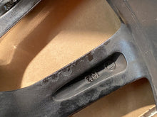 Laden Sie das Bild in den Galerie-Viewer, 1x Alufelge 18 Zoll 7.5&quot; 5x112 51ET 9814118177 Peugeot III Octavia Rim Wheel