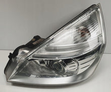 Laden Sie das Bild in den Galerie-Viewer, Frontscheinwerfer Renault Espace IV 82003-94706 Xenon Links Headlight