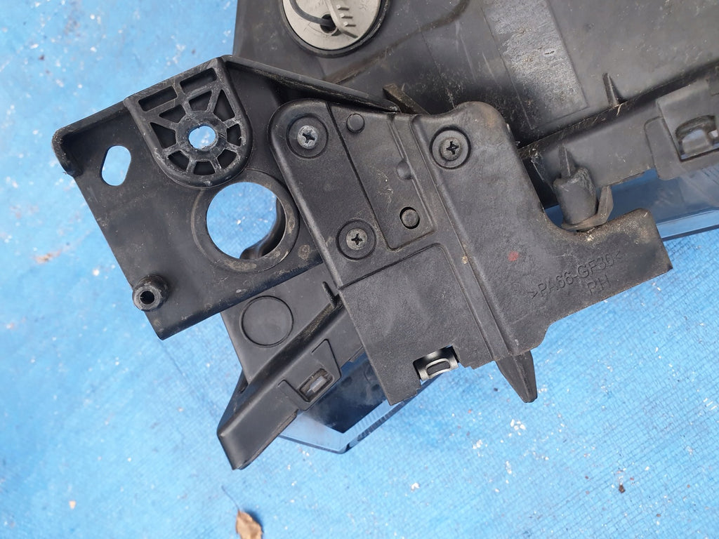 Frontscheinwerfer Mitsubishi Outlander III 301D3-32 EGM921-21E20 LED Rechts