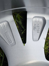 Laden Sie das Bild in den Galerie-Viewer, 1x Alufelge 18 Zoll 7.0" 5x114.3 45ET Silber 9965957080 Mazda Cx-5 Rim Wheel FEL2213896084ls