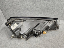 Laden Sie das Bild in den Galerie-Viewer, Frontscheinwerfer VW Touareg 7P1941033 Xenon Links Scheinwerfer Headlight SCH1381154822is