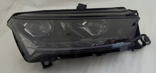 Laden Sie das Bild in den Galerie-Viewer, Frontscheinwerfer Skoda Enyaq IV 5LB941016G Rechts Scheinwerfer Headlight