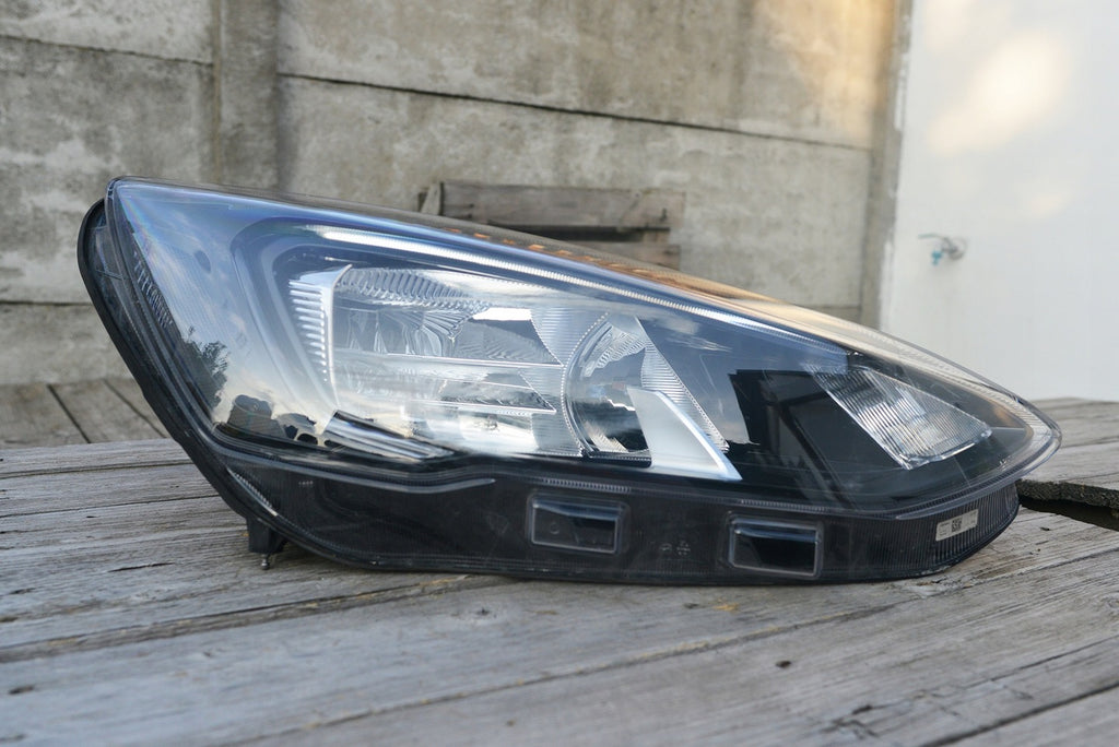 Frontscheinwerfer Ford Focus MX7B-13E014-CD Rechts Scheinwerfer Headlight