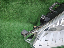 Laden Sie das Bild in den Galerie-Viewer, Frontscheinwerfer Citroën Berlingo 9806306580 Ein Stück (Rechts oder Links)