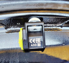 Laden Sie das Bild in den Galerie-Viewer, 4x Alufelge 19 Zoll 8.0" 5x112 34ET Glanz Schwarz A2934010100 Mercedes-Benz Eqc FEL1580841479ue