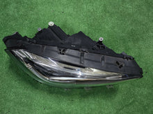 Laden Sie das Bild in den Galerie-Viewer, Frontscheinwerfer Mercedes-Benz W247 A2479067001 Full LED Rechts Headlight SCH7871852735yn