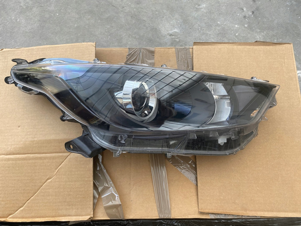 Frontscheinwerfer Toyota Yaris LED Rechts Scheinwerfer Headlight