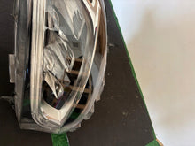 Laden Sie das Bild in den Galerie-Viewer, Frontscheinwerfer Mercedes-Benz Sprinter A9109065700 LED Rechts oder Links