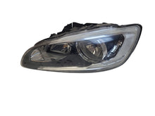 Laden Sie das Bild in den Galerie-Viewer, Frontscheinwerfer Volvo V60 31420271 89908933 Links Scheinwerfer Headlight SCH5582313697pe