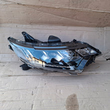 Laden Sie das Bild in den Galerie-Viewer, Frontscheinwerfer Mitsubishi Outlander III ECMM921-22E20 ECM921-21E20 Rechts