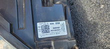 Laden Sie das Bild in den Galerie-Viewer, Frontscheinwerfer Opel Corsa F 39162654 354261827 9829522580 LED Rechts SCH3111975362xa