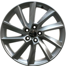 Laden Sie das Bild in den Galerie-Viewer, 1x Alufelge 17 Zoll 6.5&quot; 5x100 40ET Glanz Silber 657601025D Skoda Scala Kamiq