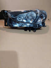 Laden Sie das Bild in den Galerie-Viewer, Frontscheinwerfer Mazda II DB5J-51040 Links Scheinwerfer Headlight