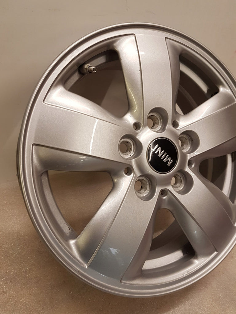 1x Alufelge 15 Zoll 5.5" 5x112 46ET Glanz Silber 6855101 Mini F57 F56 F55