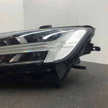 Laden Sie das Bild in den Galerie-Viewer, Frontscheinwerfer Volvo V60 II S60 III Links Scheinwerfer Headlight SCH1653489798ep