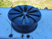 Load image into Gallery viewer, 1x Alufelge 18 Zoll 7.5&quot; 5x114.3 46ET Glanz Silber 52910-2T550 Kia Optima