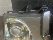 Laden Sie das Bild in den Galerie-Viewer, Frontscheinwerfer Land Rover Range L322 Links Scheinwerfer Headlight SCH3090582330sv