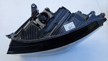 Laden Sie das Bild in den Galerie-Viewer, Frontscheinwerfer Skoda Enyaq 5LB941016A 5LB941015A Full LED Rechts oder Links