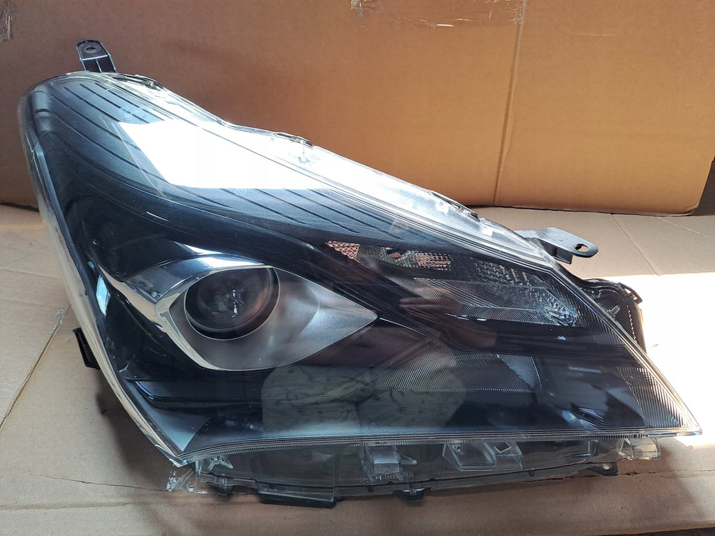 Frontscheinwerfer Toyota Yaris LED Rechts Scheinwerfer Headlight