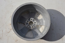 Load image into Gallery viewer, 1x Alufelge 17 Zoll 7.0&quot; 5x112 47ET Glanz Silber 8S0601025 Audi Tt Rim Wheel