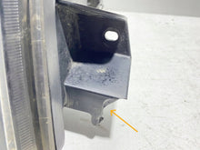 Laden Sie das Bild in den Galerie-Viewer, Frontscheinwerfer Mitsubishi Pajero 10087420 Rechts Scheinwerfer Headlight