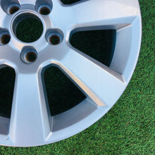 Load image into Gallery viewer, 1x Alufelge 17 Zoll 7.0" 5x110 41ET Glanz Silber 13260607 Opel Astra J Meriva FEL1611191022uc