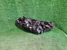 Load image into Gallery viewer, Frontscheinwerfer Toyota Yaris Rechts Scheinwerfer Headlight