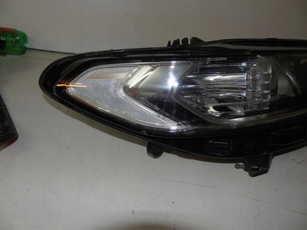 Frontscheinwerfer Ford Mondeo 89912872 Rechts Scheinwerfer Headlight SCH4241669010gi